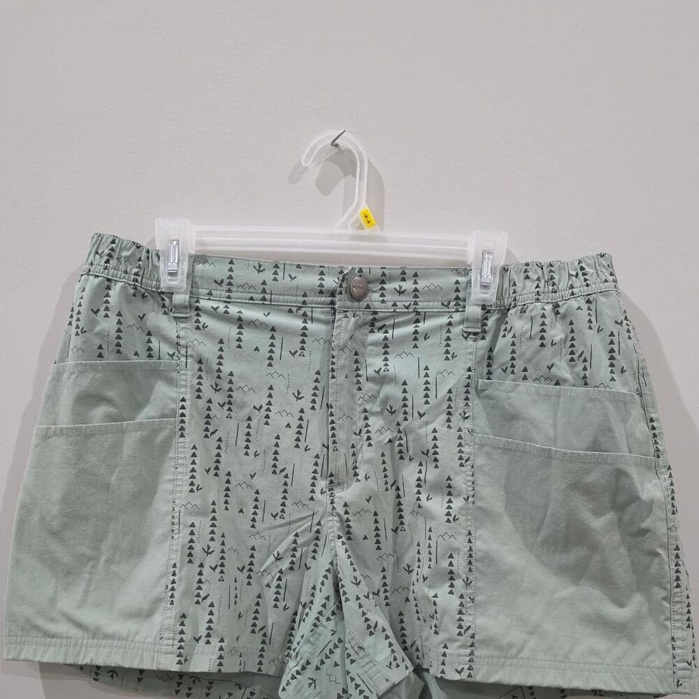 Ascent Women's Green and Black Shorts